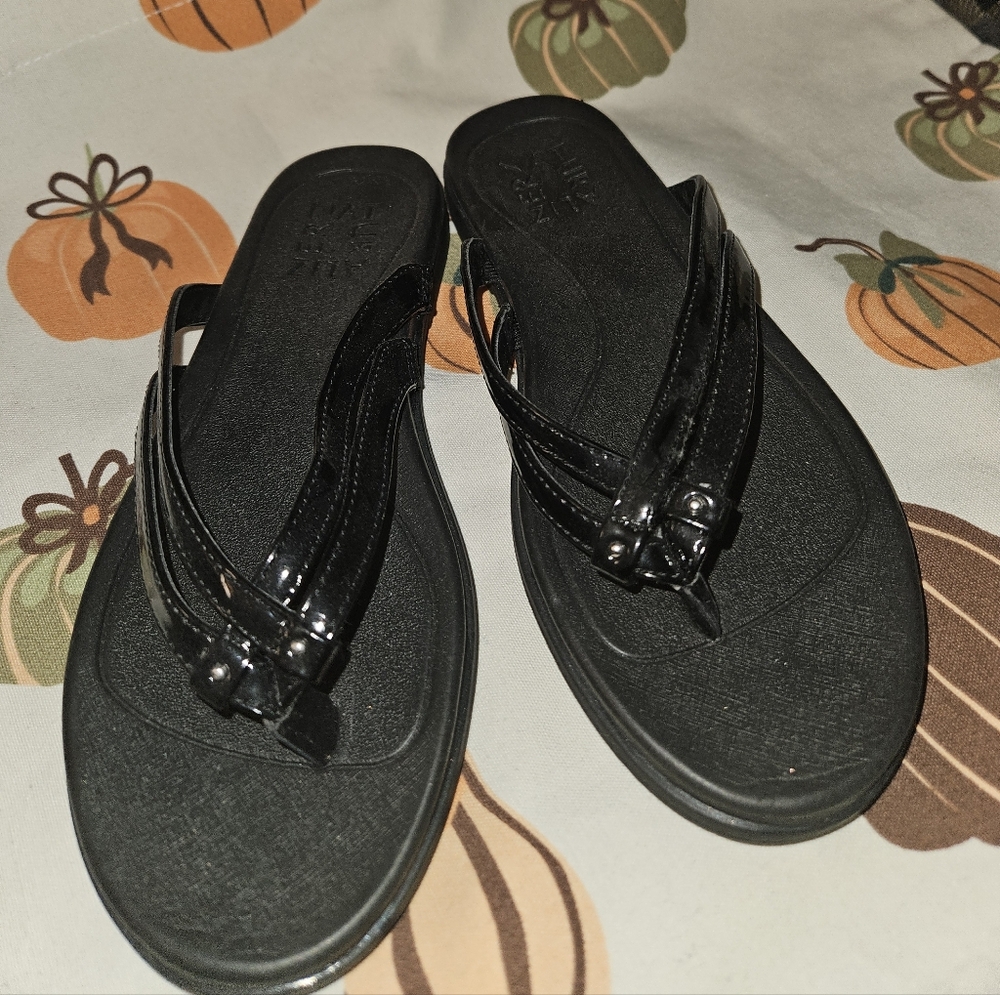 Black Women's Flats.  Naturalizer Size 5